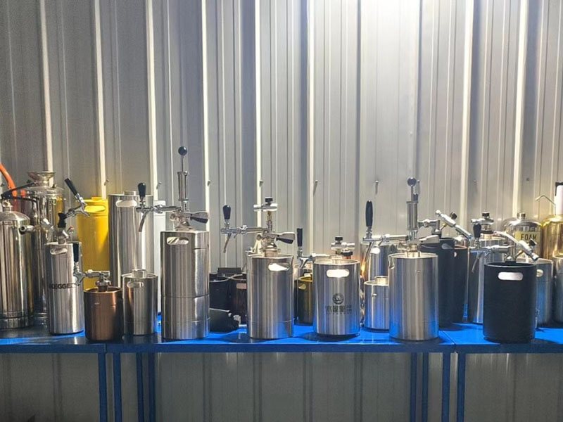 Beverage Kegs & Dispensing Sets image 9